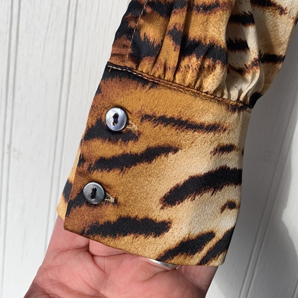 Tiger print blouse - Picture 4 of 10